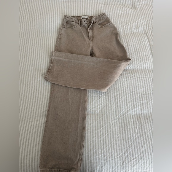 Abercrombie & Fitch | High Rise 90s Relaxed Jean | Size 28 | Color Oat - Picture 4 of 7